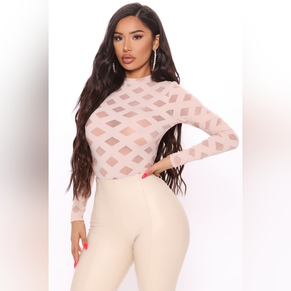 FASHIONNOVA Long Sleeve beige checkered bodysuit - Picture 8 of 12